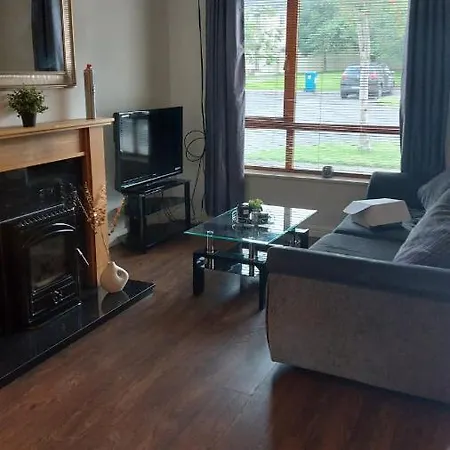 Cosy 2 Bed House Semesterbostad